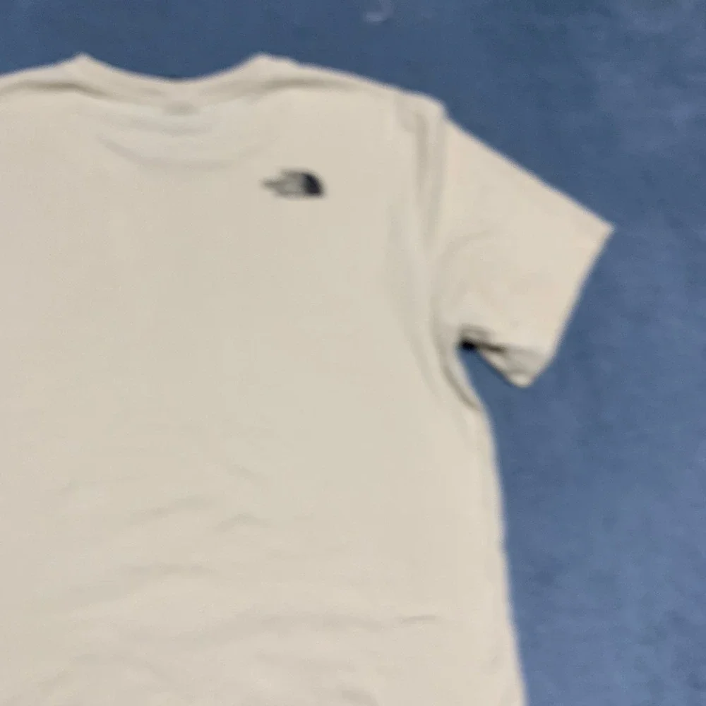 The North Face T Shirt Mens Medium Beige Crew Neck Logo Casual Fit Summer Tee